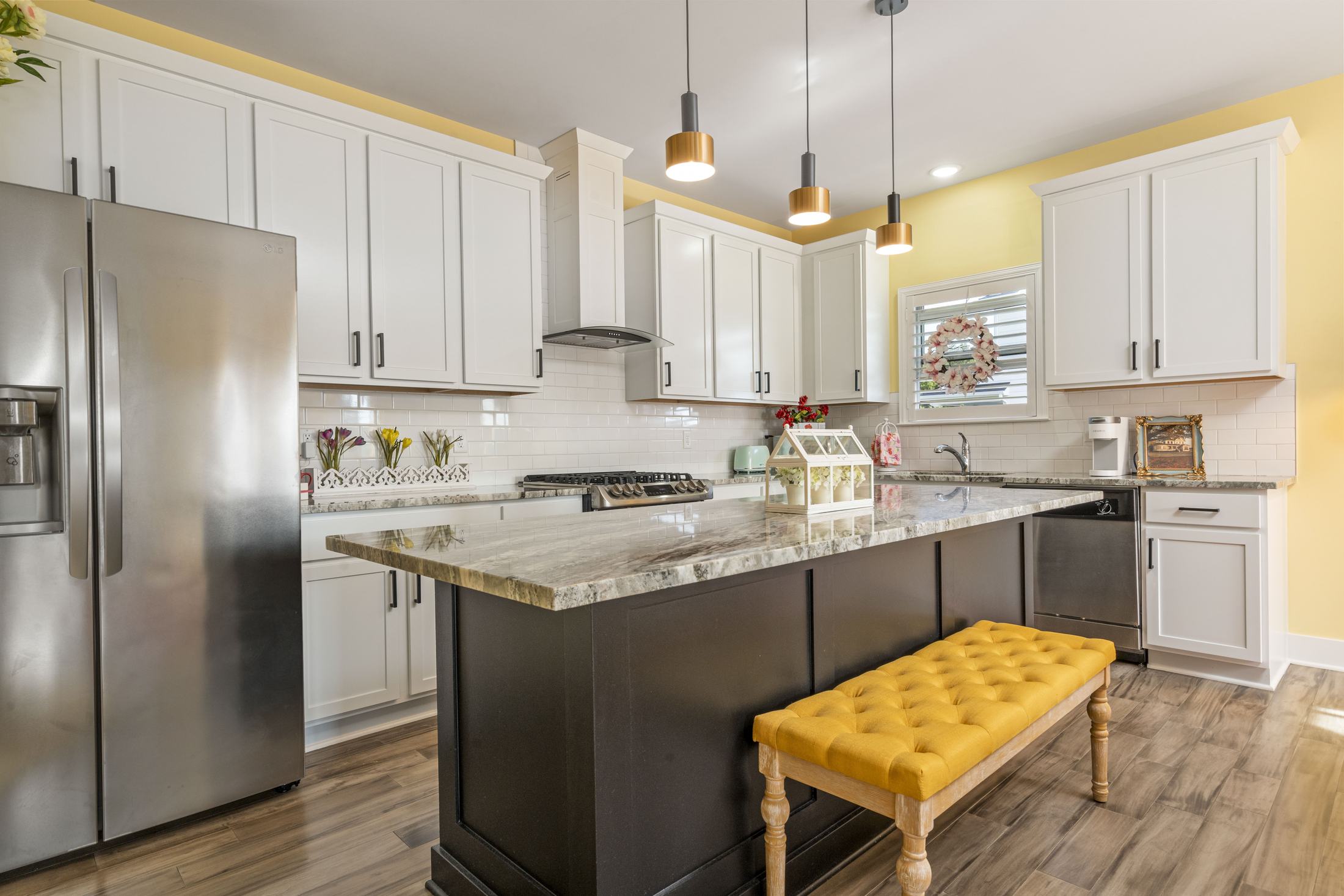 Kitchen — white balance example